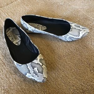 Steve Madden Black/White Python Print Flat,  8.5